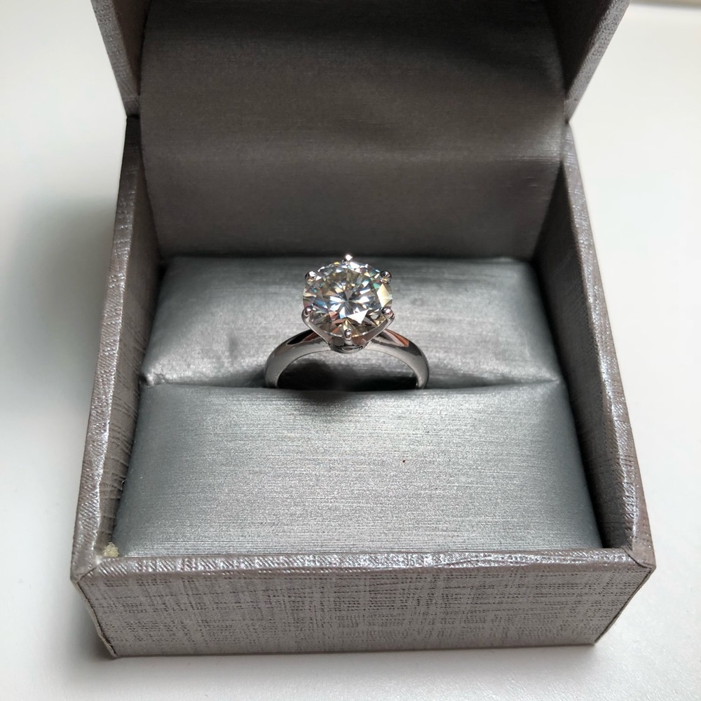 3 CT MOISSANITE RING SIZE 6 Silver
